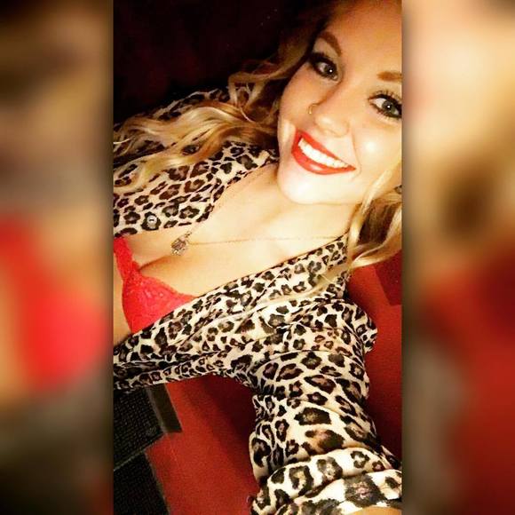 Meet your Posher, Katie - Picture 1 of 1